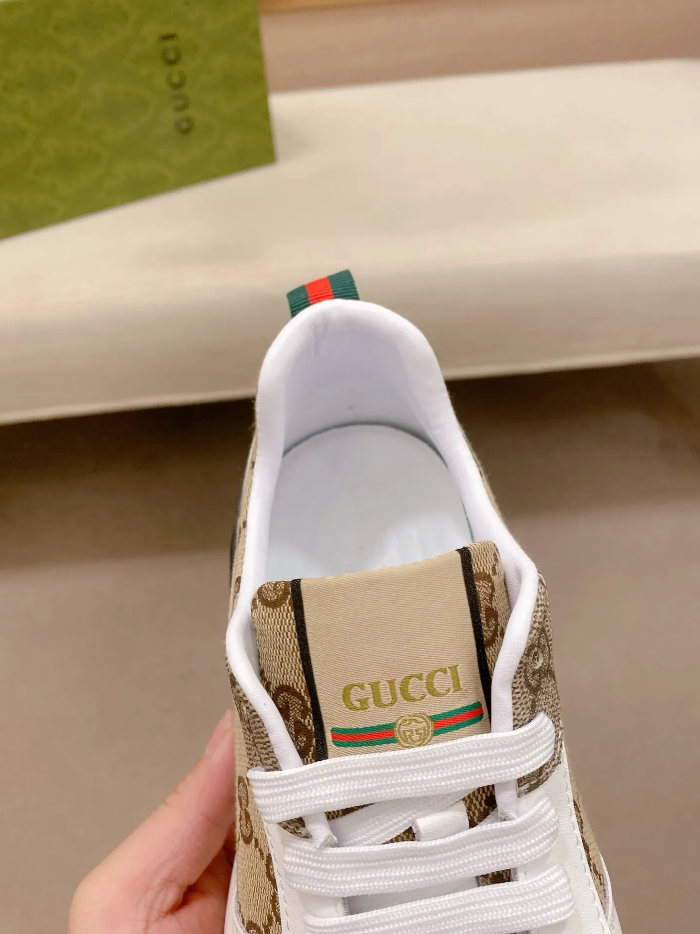 Factory price 442 men's shoes 💰New GUCCI (Gucci) counters are on the market at the same time, new men's shoes, 😘fabrics are selected imported cowhide, lining: sheepskin lining. 👍🏿 High-end ☄️ air-cushion molded anti-slip rubber outsole, exquisite lines, simple and elegant, comfortable and high-end for leisure travel. Code number: 38 to 44 (45 can be customized and cannot be returned or exchanged)